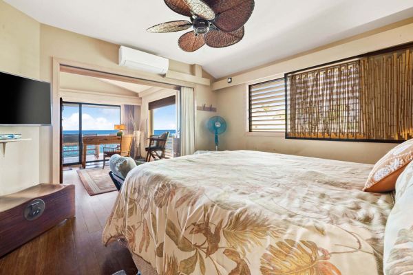 Alihi Lani front king bedroom with ocean view