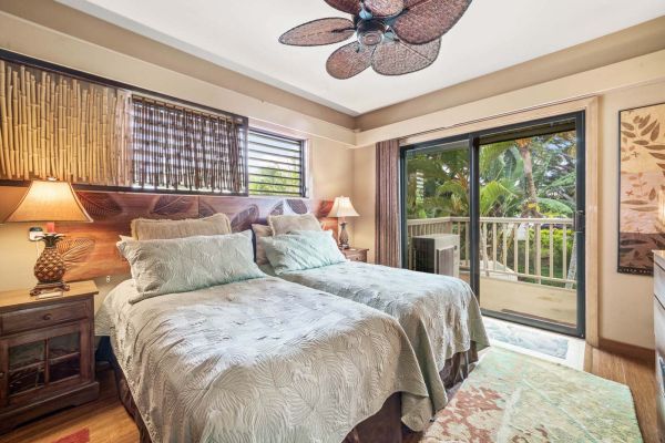 Alihi Lani 4 rear large bedroom with two twins or one king bed configuration