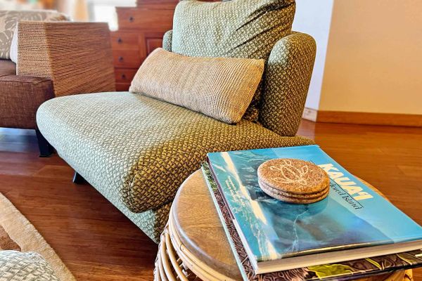 stylish and comfortable island-style decor, plus local guide books