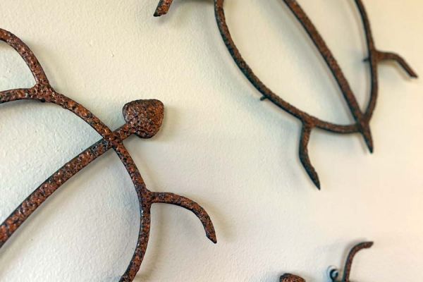 beautiful Hawaiian art metal sea turtle wall hangings