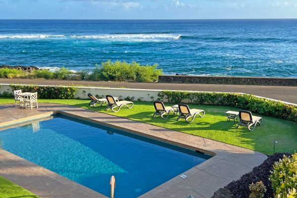 late afternoon sunshine at Alihi Lani heated oceanfront pool