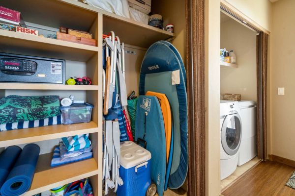 Alihi Lani 4 large inside storage and laundry closet